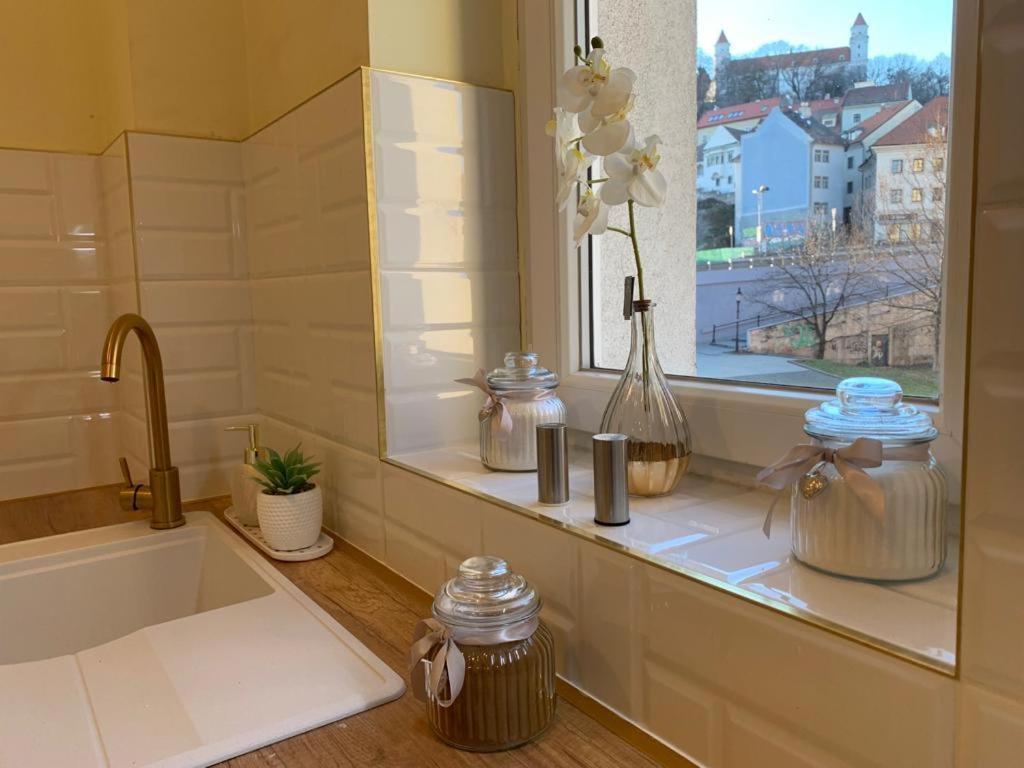 New Oldtown Apartment Near St Martin Cathedral, Ac, Balcony Братислава Экстерьер фото